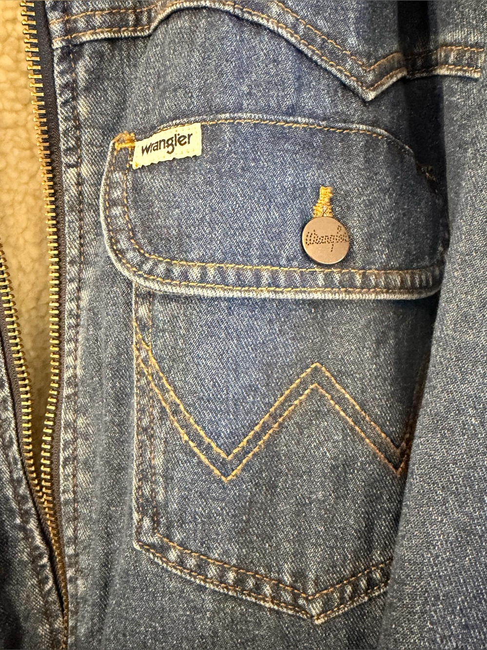 Wrangler Oversized Denim Bomber Jacket EUC (Sz L) Ptp 29.5” - Picture 9 of 10